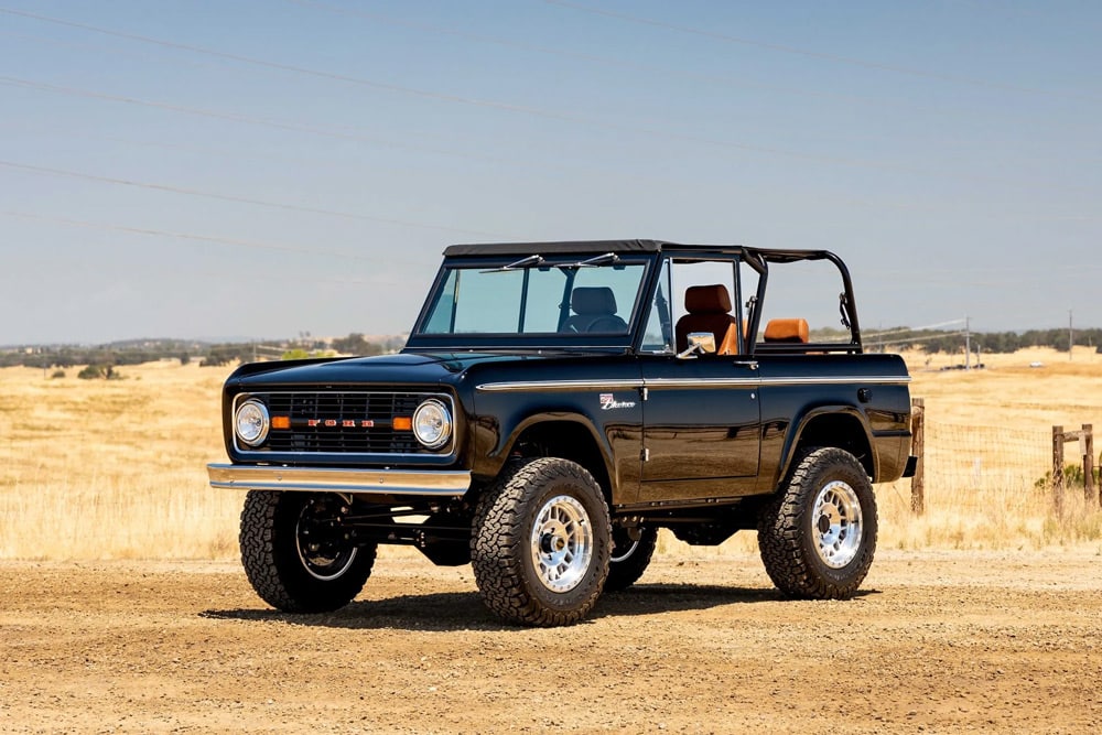 Ford Bronco - Old VS New 